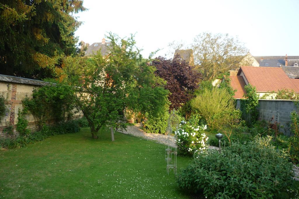 Au Fond Du Jardin Maison D'Hotes Saint-Saëns Exterior foto
