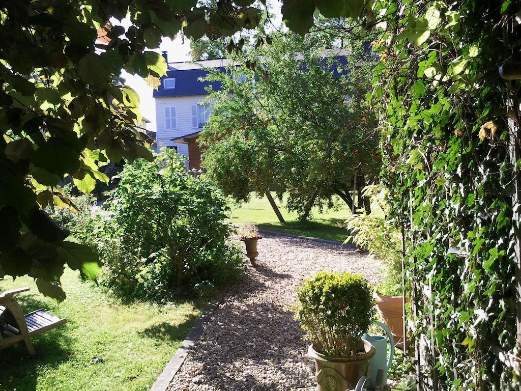 Au Fond Du Jardin Maison D'Hotes Saint-Saëns Habitación foto