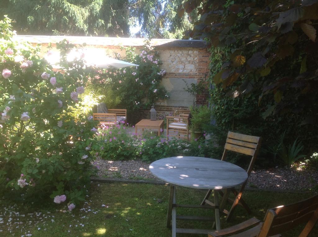 Au Fond Du Jardin Maison D'Hotes Saint-Saëns Exterior foto